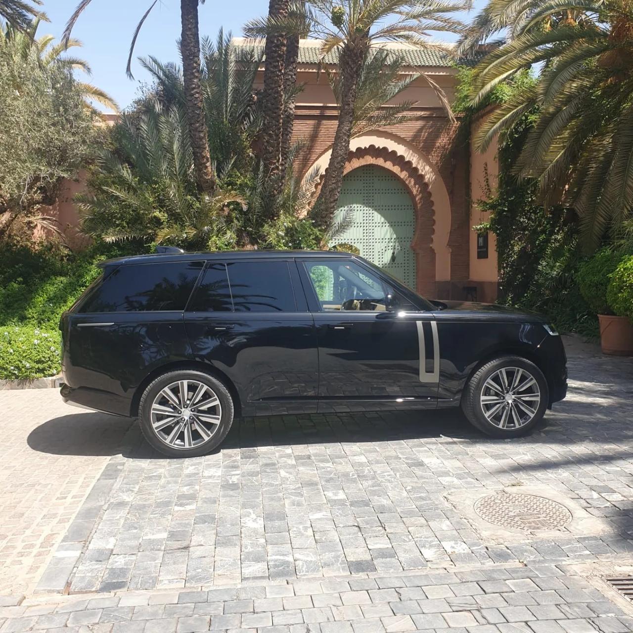 Luxury Range Rover Vogue with private chauffeur in the Palmeraie of Marrakech – premium luxury transportation by Morocco Luxury Highlights