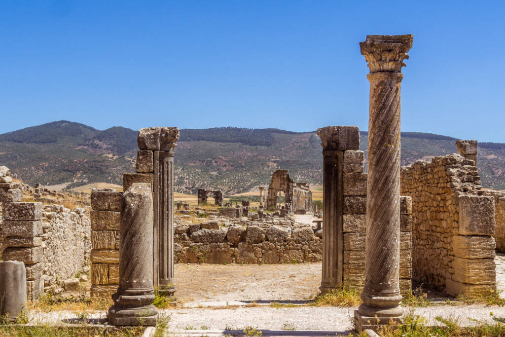 Ancient Roman ruins of Volubilis near Fès – guided exploration of Morocco’s historical heritage with Morocco Luxury Highlights