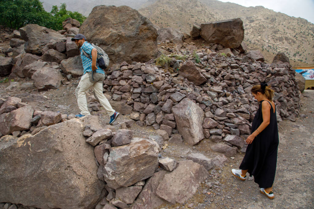 Private mountain guide in the Atlas Mountains with a client during a luxury trekking experience in Morocco