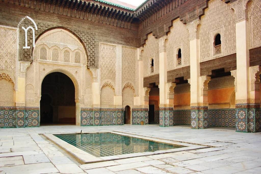 Easy Access to Famous Locations